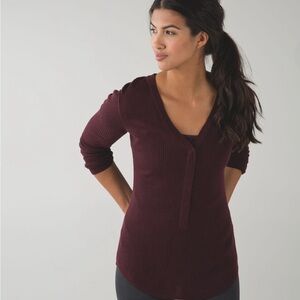 Lululemon Find Your Mantra Henley
Heathered Bordeaux Drama Sz M/8 (missing tag )